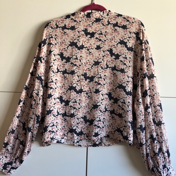 HINGE BUTTON DOWN - Picture 2 of 4